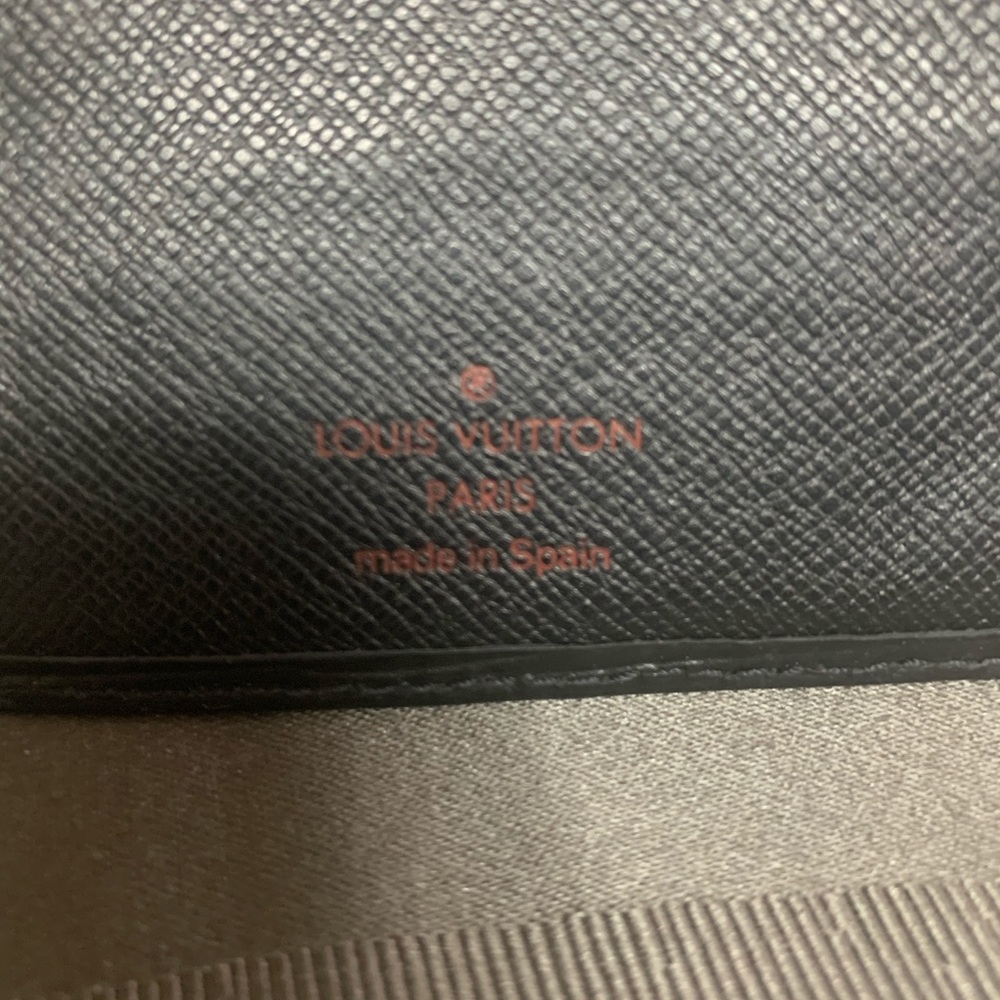 Louis Vuitton men’s wallet. Black